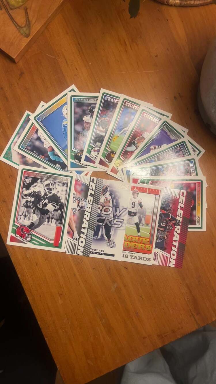 Lot of 16x 2024 & 2025 Score Football NFL Cards - Mix